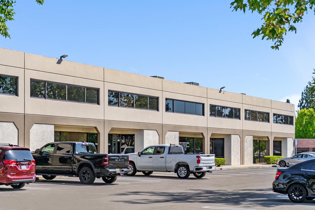 1,494 SF Flex Space in Lake Forest, CA Photo
